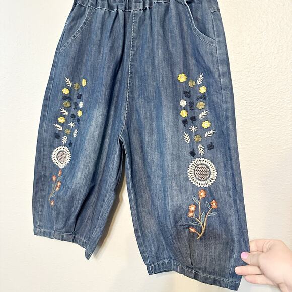 Indie Floral Embroidered Chambray Lantern Shorts women’s size small - Picture 3 of 10